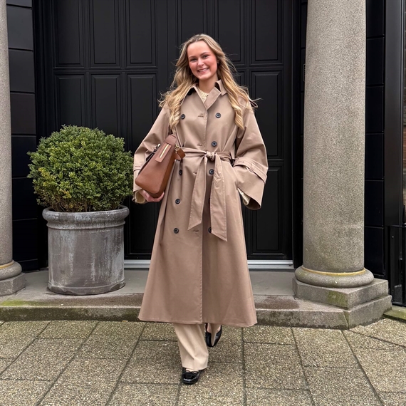 By Malene Birger Alaya Trenchcoat, Fosil